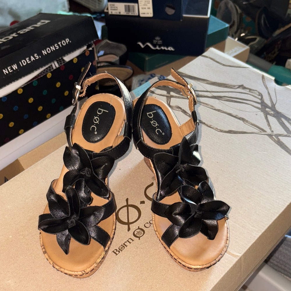 b.o.c. Women's Elegant Black Floral Sandals